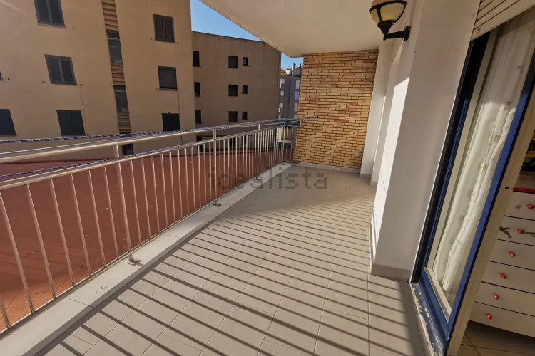 APARTAMENTO PRIMERA LINIA DE MAR CON AMPLIAS TERRAZAS Y PISCINA COMUNITARIA EN EL PUEBLO DE L'ESCALA