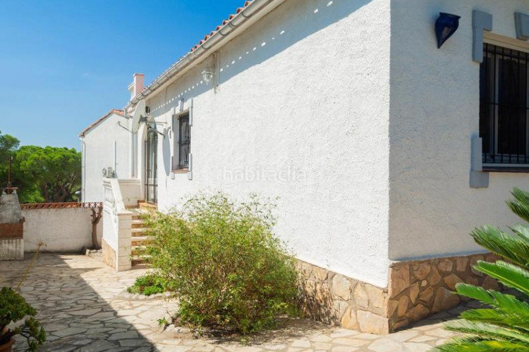 Casa  espaciosa con vistas al mar y piscina privada zona puig sec en Escala (L´)