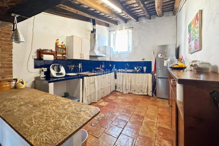 Casa masía del siglo xvi ubicada en lescala, en la costa brava, con 860 m de superficie habitable organizados en torno a un amplio pati en Escala (L´)