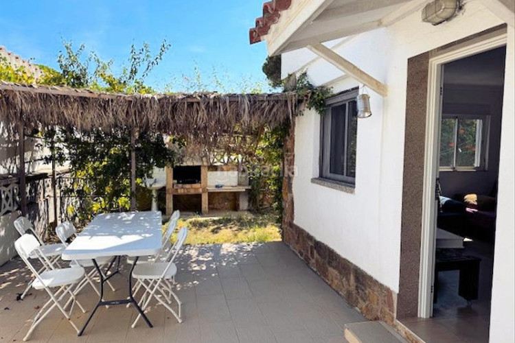 Casa villa de 216m² con 5 dormitorios, 2 baños y piscina privada posible en Escala (L´)