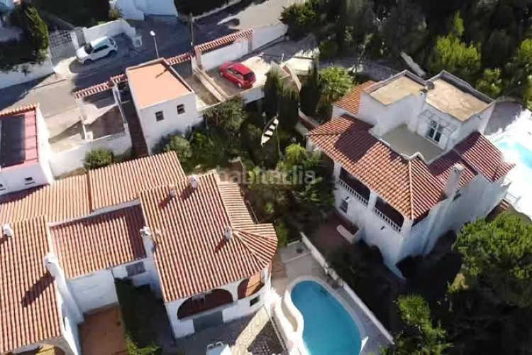 Casa  en cala Montgó con piscina y vistas, a solo 180 m del mar en Escala (L´)