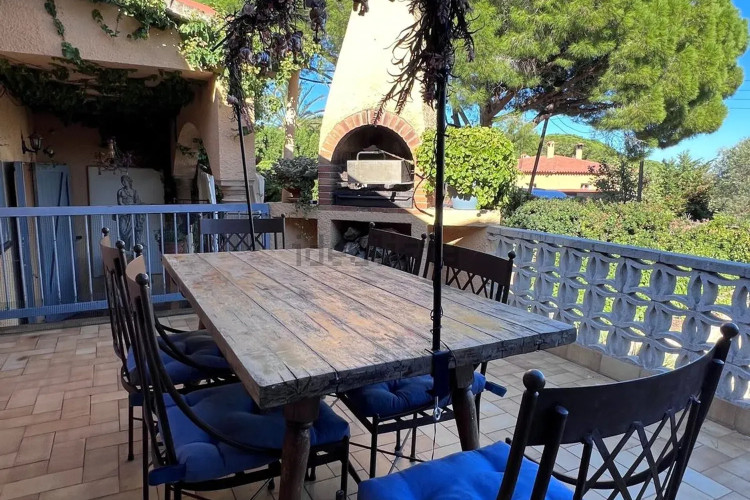 CASA UNIFAMILIAR ESTIL PROVENÇAL A L'ALT EMPORDÀ