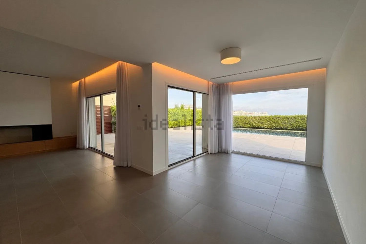 Chalet pareado en avenida Riells