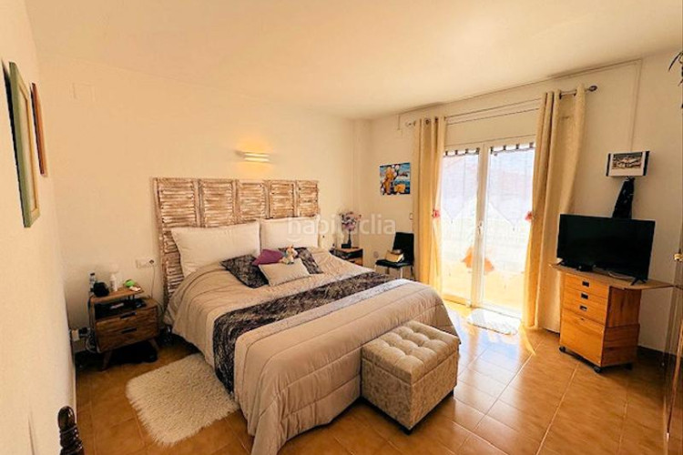 Casa  de 202m² con 5 dormitorios, 2 baños, 200m de la playa. en Escala (L´)