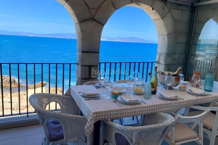 Piso dúplex exclusivo con espectaculares vistas al mar y solárium privado en Escala (L´)