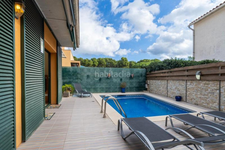 Casa  moderna situada a 250m de la playa en Riells Escala (L´)