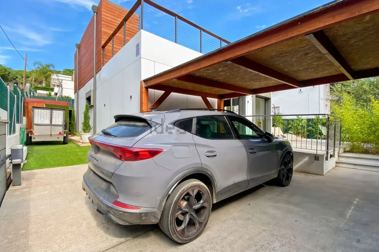 Casa independiente en calle Trencabraços