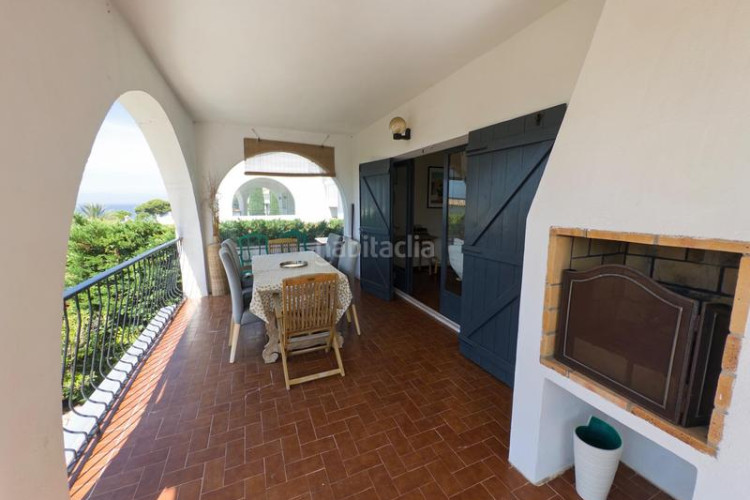 Casa  en cala Montgó con piscina, bonitas vistas y a sólo 180m del mar en Escala (L´)