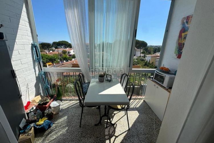 Piso para aprovechar apartamento de 38 m2 con terraza de 8 m2 vista al mar en Escala (L´)