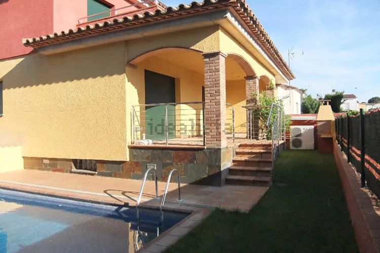 Casa independiente en calle Salvia