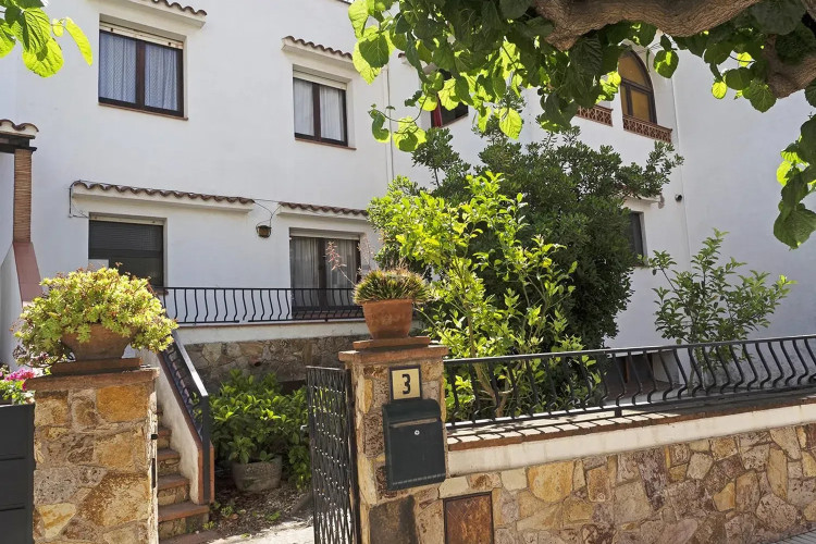 Chalet adosado en avenida de Girona