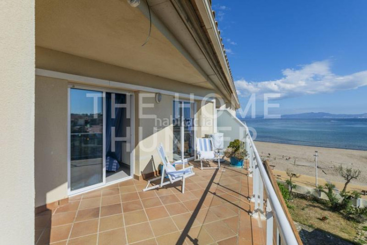Ático  de 133 m2 con terraza en venta en escala, l en Escala (L´)