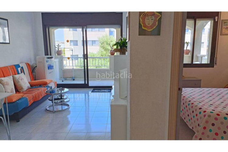 Piso en narcís monturiol 15 piso en venta en com. els pins en Escala (L´)