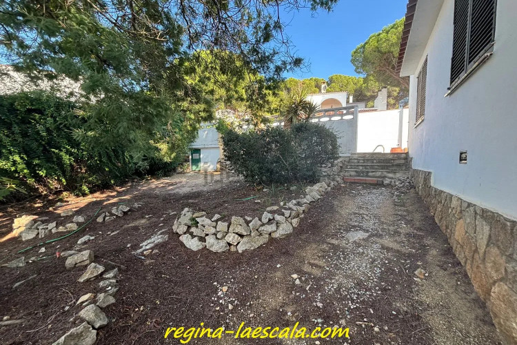 Chalet pareado en calle Pinedes