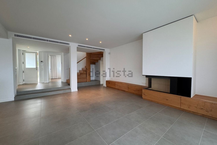 Chalet pareado en avenida Riells