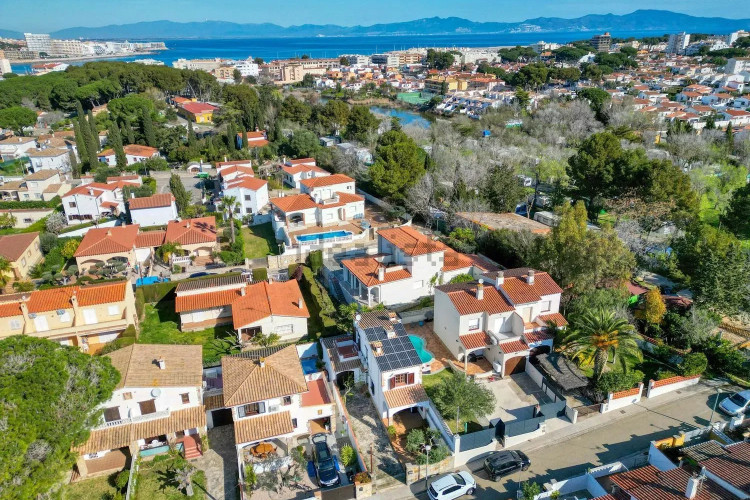 Casa independiente en calle Ricardell, 27