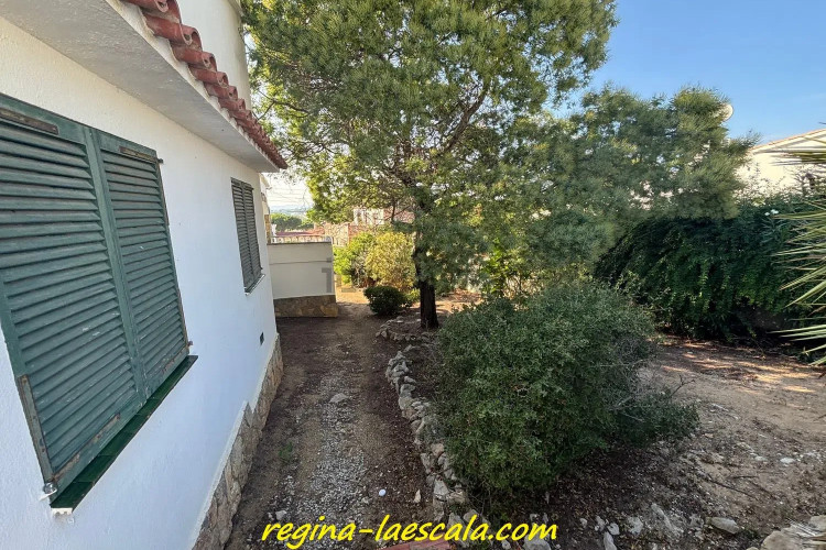 Chalet pareado en calle Pinedes