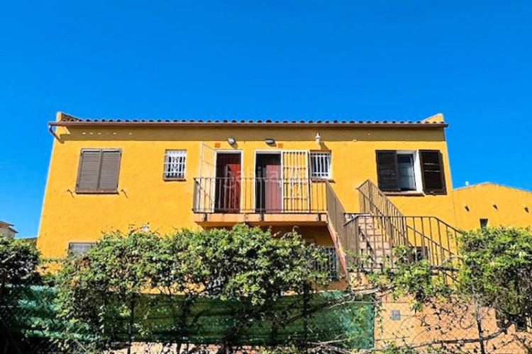 Apartamento  de 49m², terraza, parking, piscina en Escala (L´)