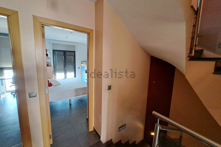 Casa de construcción 2008 con vistas panorámicas, en una zona residencial exclusiva!