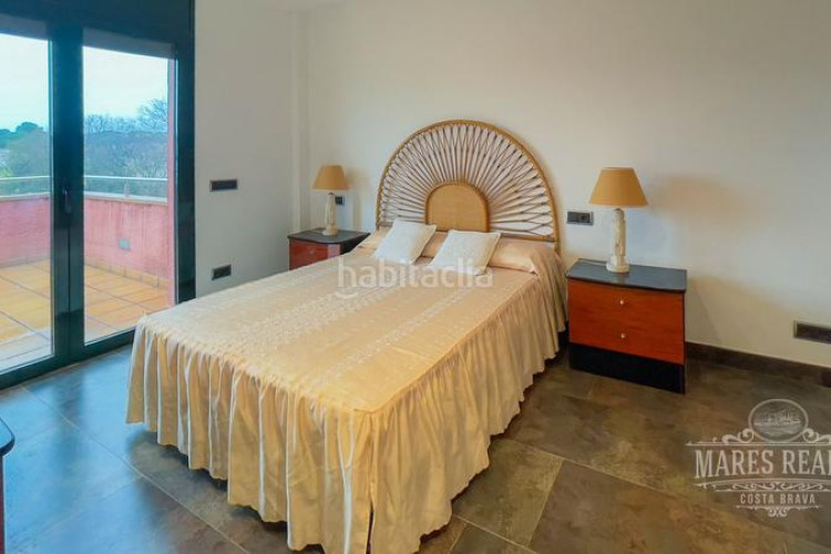 Casa gran casa de dos plantas con muebles cerca del mar en l3839escala. en Escala (L´)