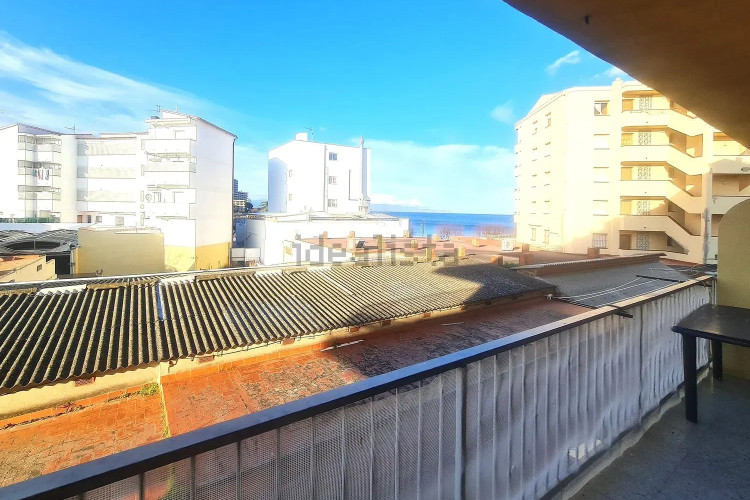 APARTAMENTO EN SEGUNDA LÍNEA DE MAR CON VISTAS