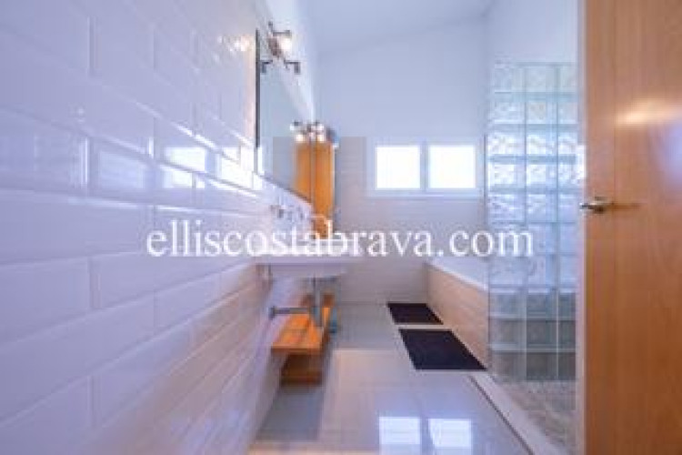 Casa fantástica propiedad con piscina privada y vistas al mar. en Escala (L´)
