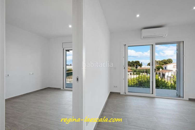 Piso un agradable piso, recién reformado, en la primera planta. en Escala (L´)