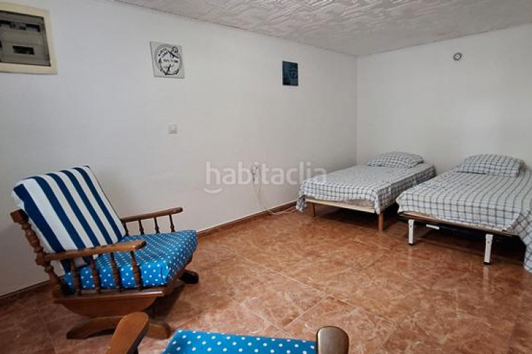 Casa pareada espaciosa casa con jardín y jacuzzi, zona cala montgó en Escala (L´)