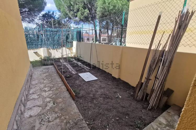 CASA UNIFAMILIAR CON PISCINA PRIVADA, GARAGE, MUY SOLEADA EN L'ESCALA