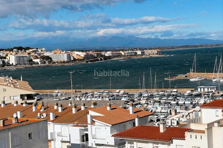Apartamento en avinguda riells 142 apartamento, 65m2, con vistas al puerto y al mar y con parking en Escala (L´)