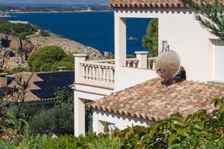 Casa  en cala Montgó con piscina, bonitas vistas y a sólo 180m del mar en Escala (L´)