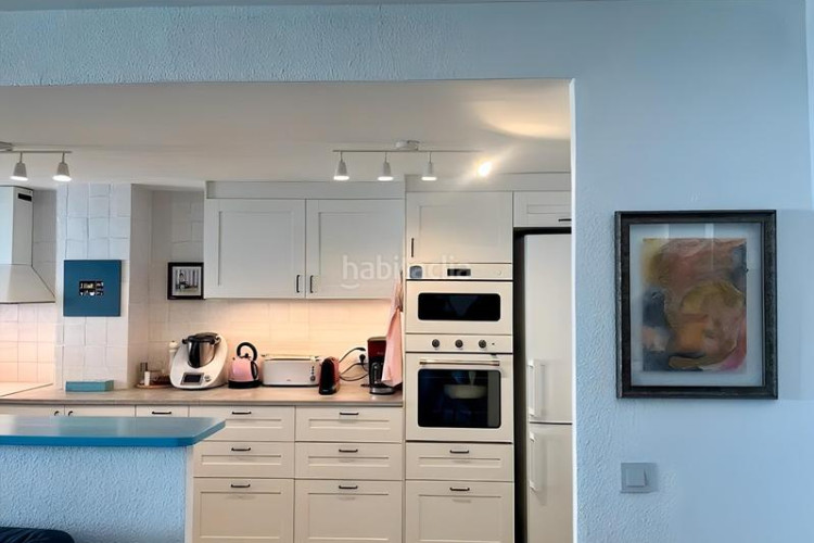 Piso dúplex exclusivo con espectaculares vistas al mar y solárium privado en Escala (L´)