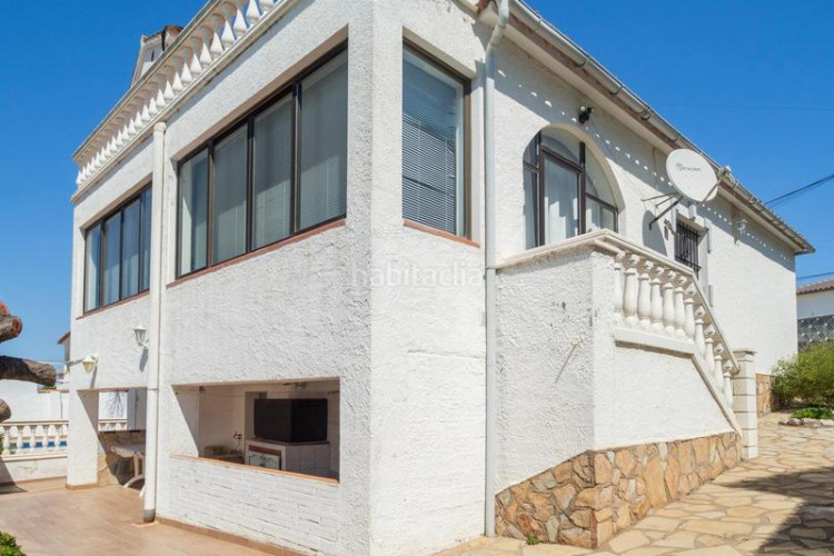 Casa  espaciosa con vistas al mar y piscina privada zona puig sec en Escala (L´)