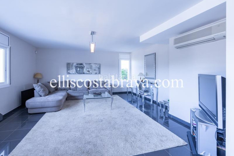 Casa fantástica propiedad con piscina privada y vistas al mar. en Escala (L´)