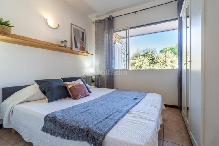 Piso  con 3 habitaciones situado zona montgó en Escala (L´)