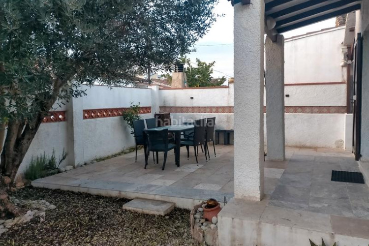 Chalet en carrer fitora 38 casa reformada a pie de la playa de Riells de la escala en Escala (L´)