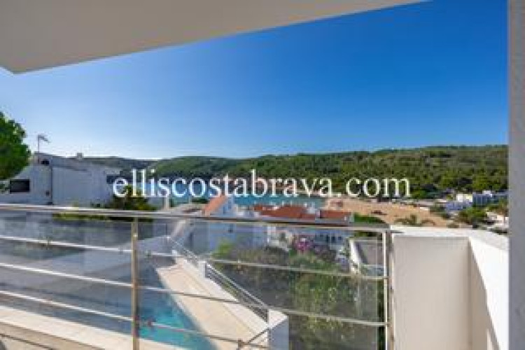 Casa fantástica propiedad con piscina privada y vistas al mar. en Escala (L´)