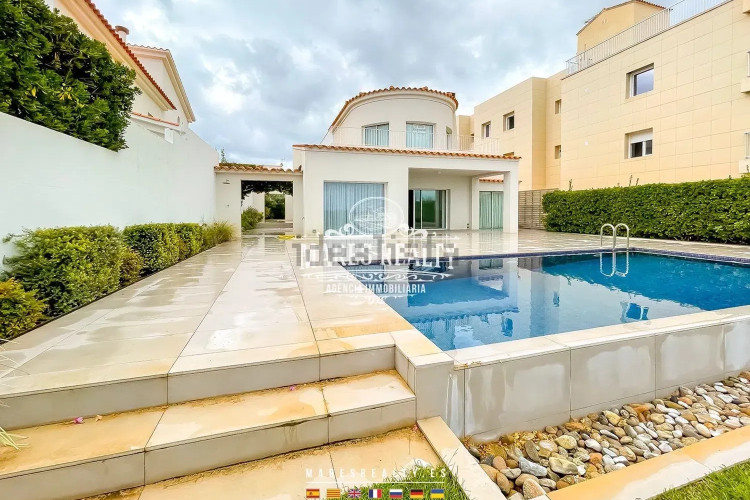 Casa independiente en Barrio Port - Les Planasses