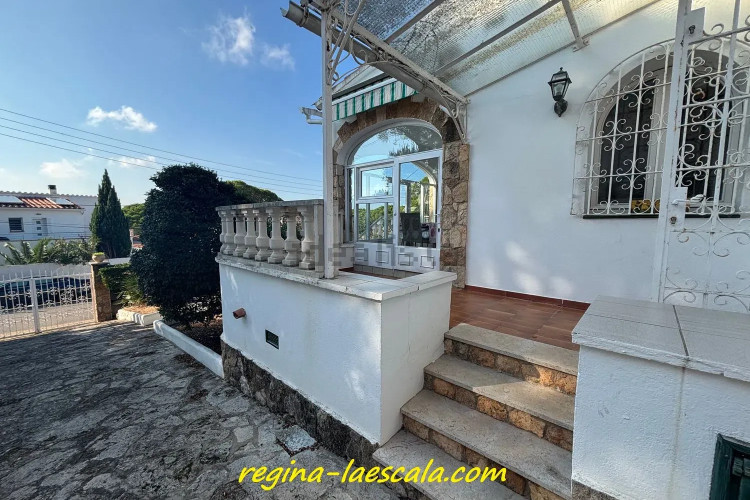 Chalet pareado en calle Pinedes