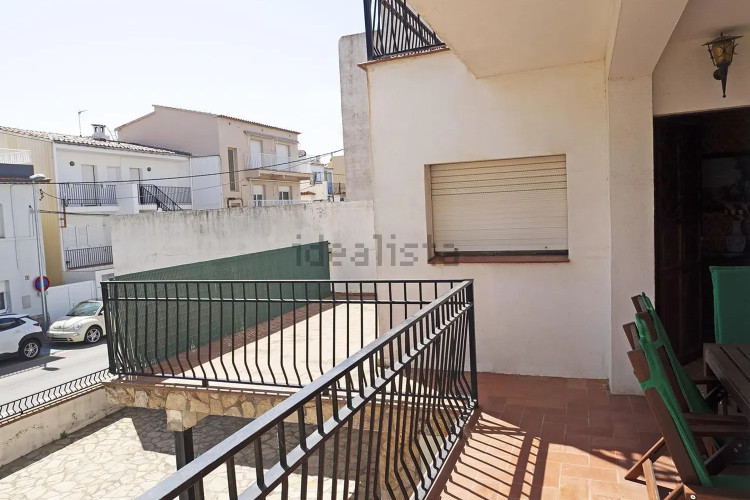 Chalet adosado en avenida de Girona