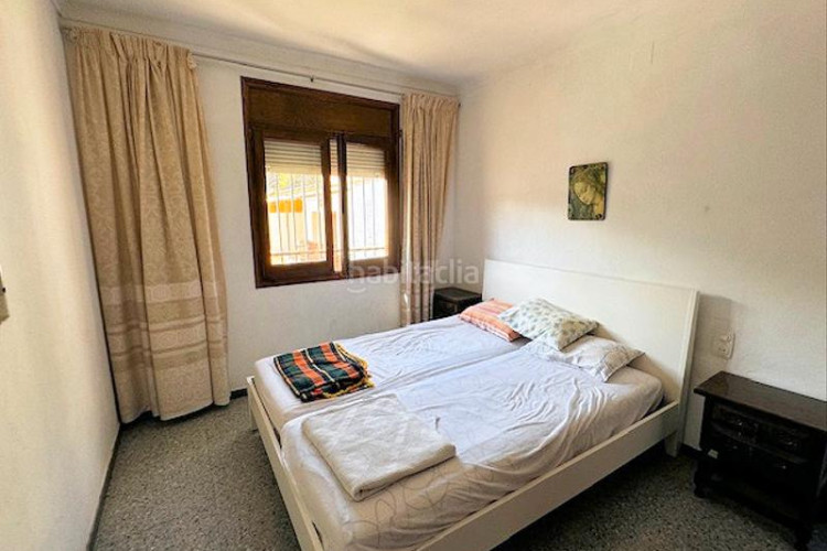 Casa villa de 216m² con 5 dormitorios, 2 baños y piscina privada posible en Escala (L´)