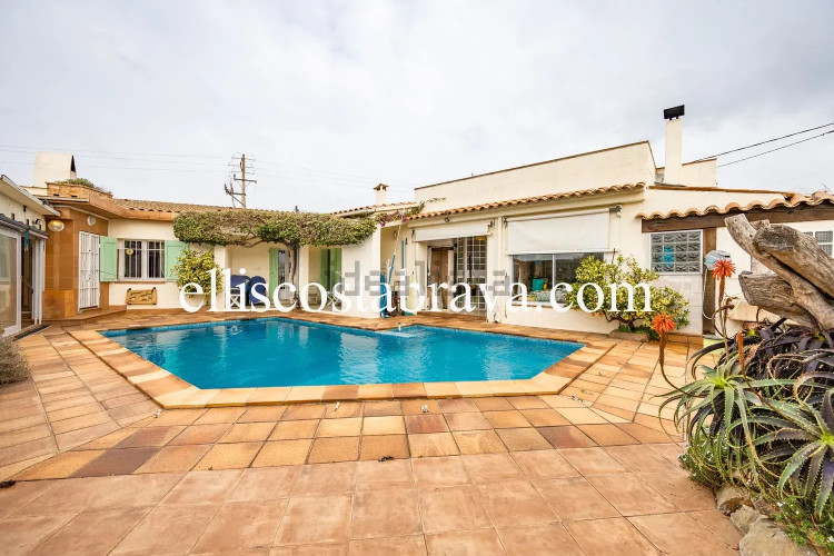 Casa independiente en Barrio Riells