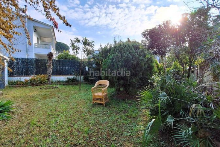 Chalet acogedor chalet esquinero con jardín y parking con posibilidad de piscina privada lescala costa brava en Escala (L´)