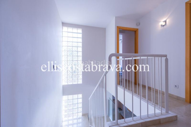Casa fantástica propiedad con piscina privada y vistas al mar. en Escala (L´)
