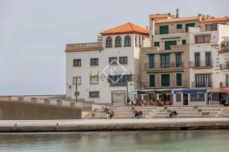 Chalet pareado en calle de la Torre